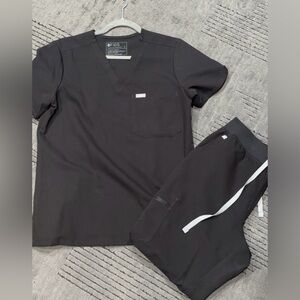 Women’s Figs Catarina top and joggers